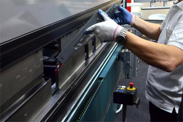 Peralatan Chrecary - mesin pemotong laser