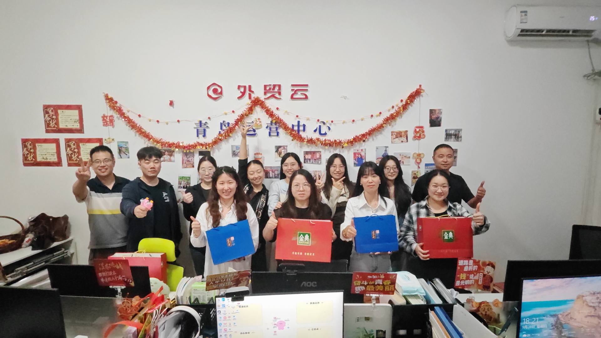 PEMBERITAHUAN LIBURAN UNTUK HARI NASIONAL DAN FESTIVAL Tengah Musim Gaya 2025