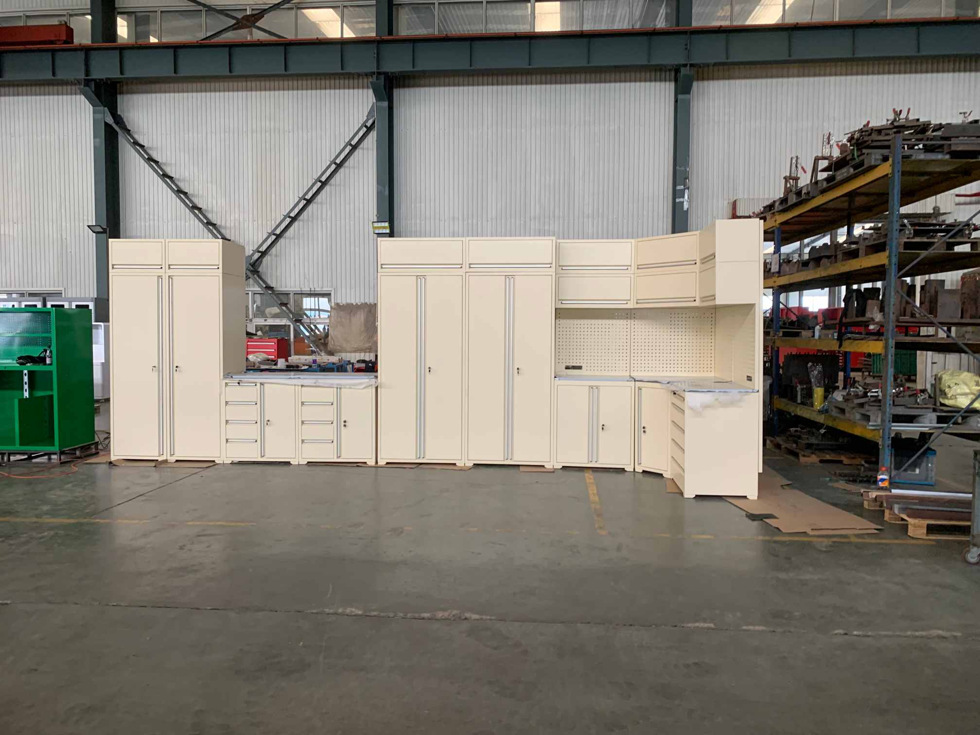 Seberapa nyamankah lemari peralatan garasi modular?