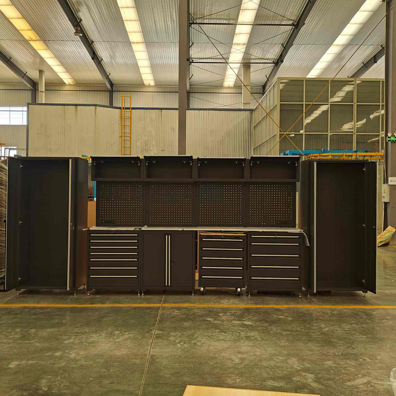 Set Kabinet Garasi Baja Gulung Dingin